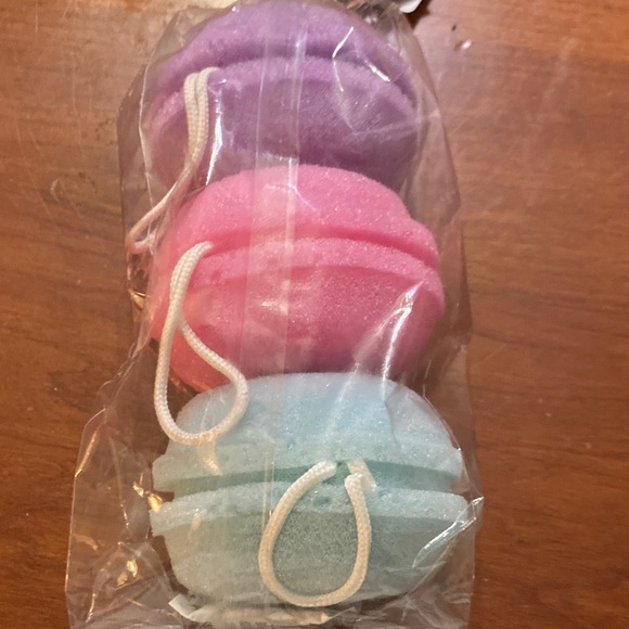 Bath & Body Works Purple, Pink, and Mint limited edition Emily in Paris sponges - Picture 3 of 3